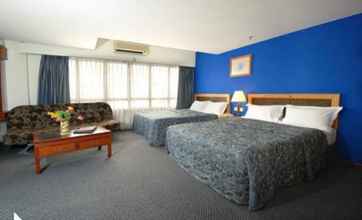 Bedroom 4 LEO Palace Hotel
