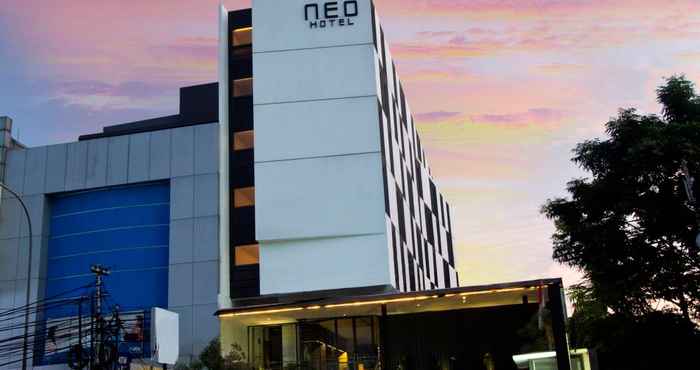 Luar Bangunan Hotel Neo Tendean by ASTON