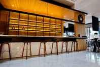 Bar, Cafe and Lounge Hotel Neo Tendean by ASTON