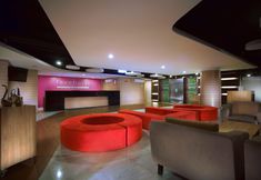 Lobby 2 favehotel PGC Cililitan