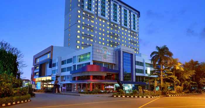 Bangunan ASTON Solo Hotel