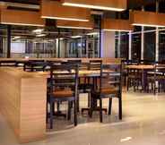 Restaurant 6 Hotel Neo Candi Simpang Lima - Semarang by ASTON