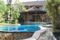 Kolam Renang Mayang Private Villas