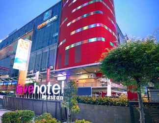 Bên ngoài 2 favehotel LTC Glodok