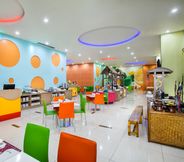 Restaurant 6 favehotel Manahan - Solo