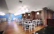 Bar, Kafe dan Lounge 3 ASTON Priority Simatupang & Conference Center