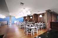 Bar, Kafe, dan Lounge ASTON Priority Simatupang & Conference Center
