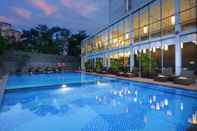 Kolam Renang ASTON Priority Simatupang & Conference Center