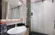 In-room Bathroom 6 Hotel Neo Gubeng - Surabaya by ASTON