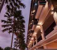 Bên ngoài 3 Surya Kencana Seaside Hotel