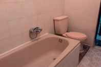 In-room Bathroom Henny Executive Homestay