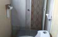 Toilet Kamar 7 Jazzi Homestay