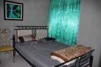 ห้องนอน Sabrang Raya Homestay