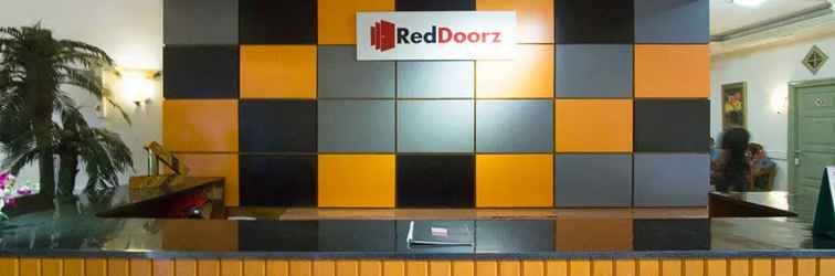 ล็อบบี้ RedDoorz near Pantai Falajawa