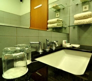 In-room Bathroom 4 ASTON Ketapang City Hotel