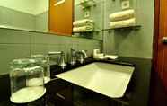 In-room Bathroom 4 ASTON Ketapang City Hotel