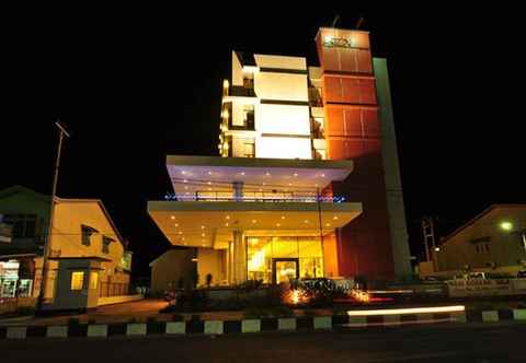 Bên ngoài ASTON Ketapang City Hotel