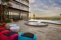 Swimming Pool Hotel Neo Eltari - Kupang by ASTON