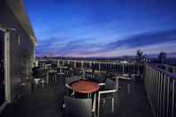 Bar, Cafe and Lounge ASTON Makassar Hotel & Convention Center