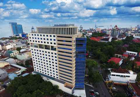 Exterior ASTON Makassar Hotel & Convention Center