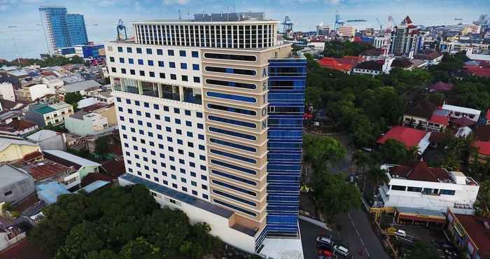 Exterior ASTON Makassar Hotel & Convention Center