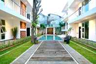 Swimming Pool Ampera Avenue