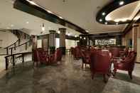 Bar, Cafe and Lounge ASTON Karimun City Hotel