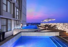 Swimming Pool 2 Harper Malioboro Yogyakarta by ASTON