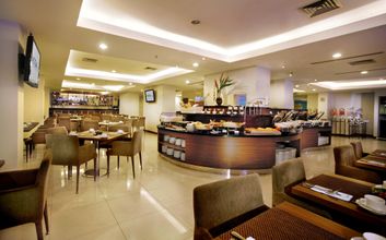 Restaurant 4 Aston Pluit Hotel & Residence