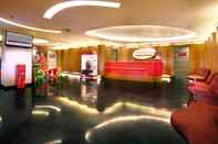 Lobi favehotel MEX Tunjungan Surabaya