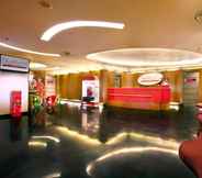 Lobby 4 favehotel MEX Tunjungan Surabaya