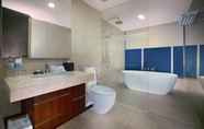 In-room Bathroom 4 ASTON Madiun Hotel & Conference Center