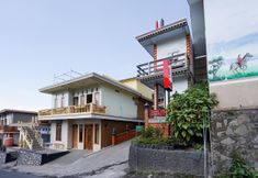 Exterior 3 OYO 1048 Rahayu Bromo Hotel