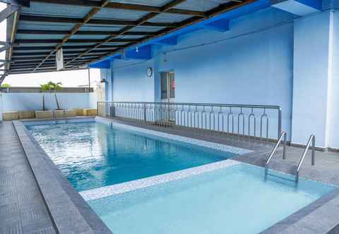 Swimming Pool Hotel Alia Matraman