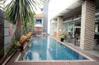 สระว่ายน้ำ ASTON Lampung City Hotel