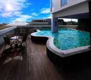 Swimming Pool 4 favehotel Palembang
