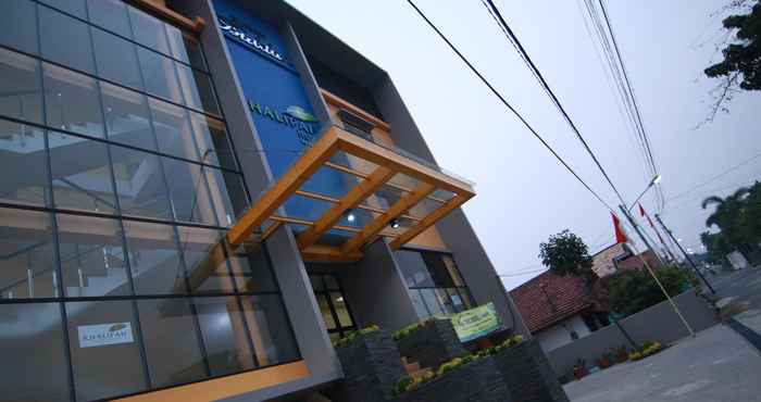 Exterior Khalifah Hotel Syariah