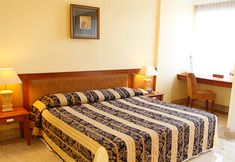 Kamar Tidur 5 Resor Tuban Tropis