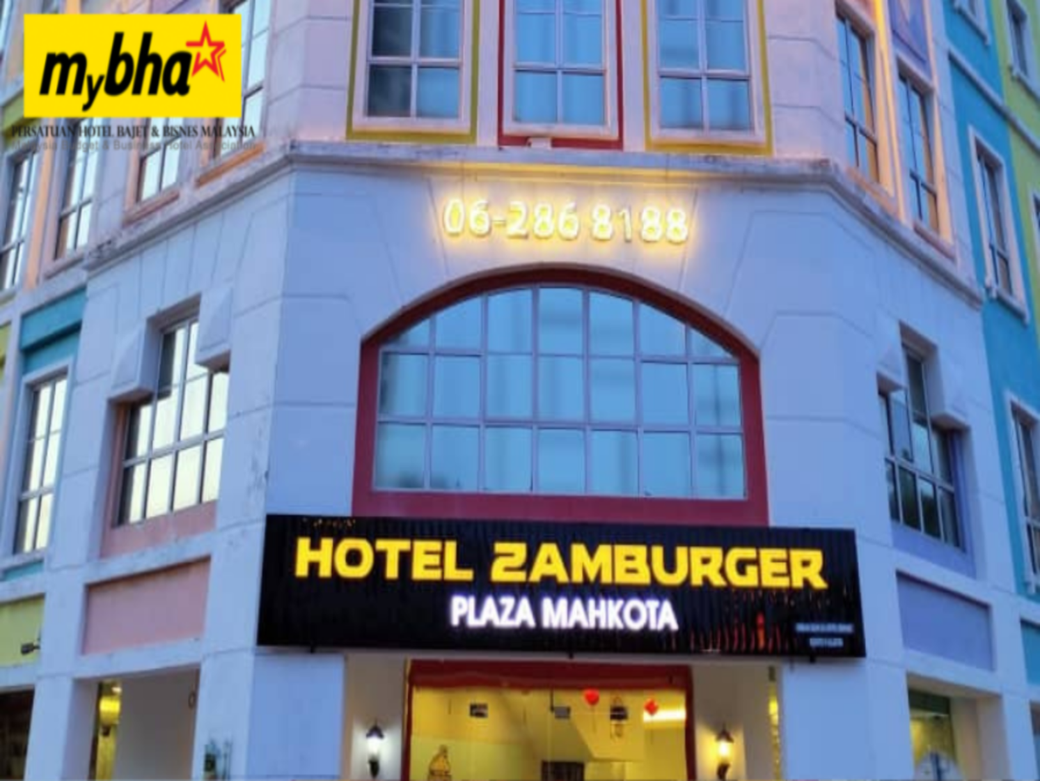 EXTERIOR_BUILDING Hotel Zamburger Plaza Mahkota