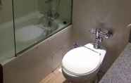 Toilet Kamar 4 Hotel Grand Continental Kuantan