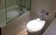 In-room Bathroom 4 Hotel Grand Continental Kuantan