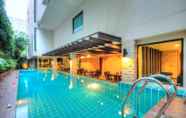 Swimming Pool 5 Aspen Suites Hotel Sukhumvit 2 Bangkok 