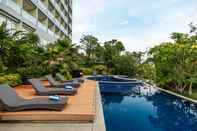 Kolam Renang Clove Hotel