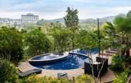 Kolam Renang 6 Clove Garden Hotel & Residence