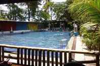 Swimming Pool Batu Nona Beach Villa
