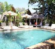 Swimming Pool 2 Unzipp Lumbung