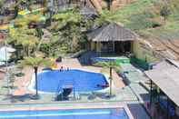Swimming Pool Hotel Darajat Pass