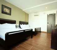 Kamar Tidur 6 Crossroads Hotel