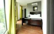 Kamar Tidur 3 Crossroads Hotel