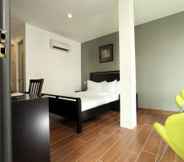 Kamar Tidur 4 Crossroads Hotel